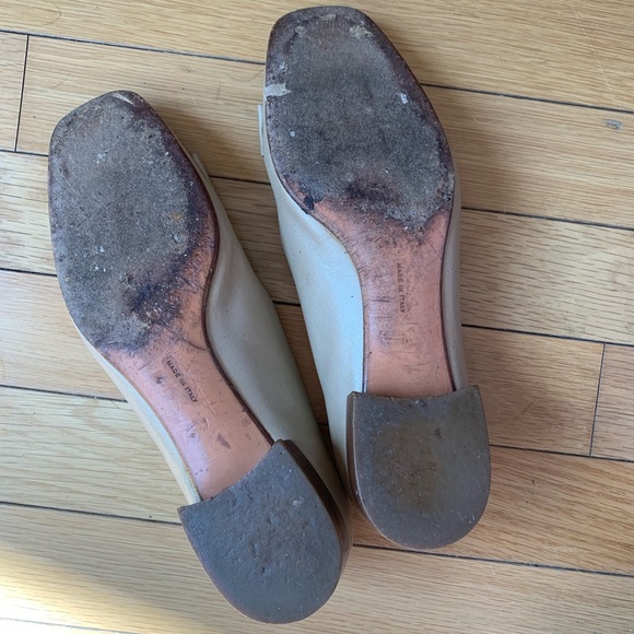 Ferragamo gold pumps - Picture 3 of 7